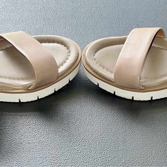 “Soft” women’s brown sandals, in size 6 - Picture 2 of 2